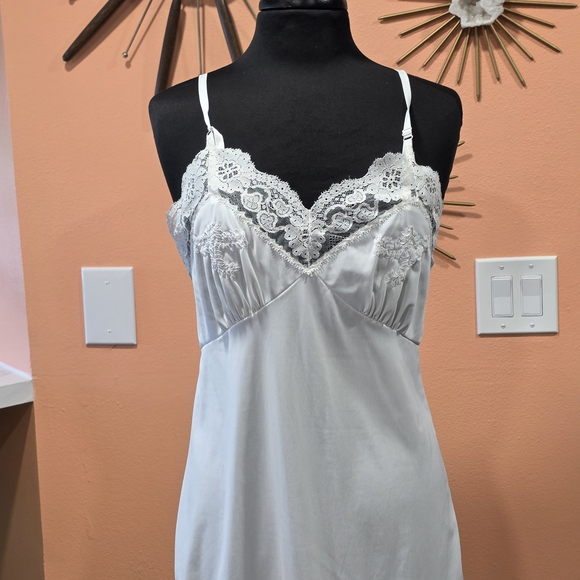 Vintage 80s Slip 38 Isis Cream Lace Chemise Feminine Lace Satin Coquette - Picture 3 of 16